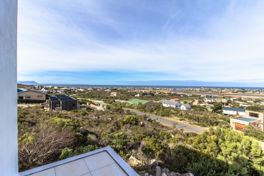 To Let 6 Bedroom Property for Rent in Bettys Bay Western Cape